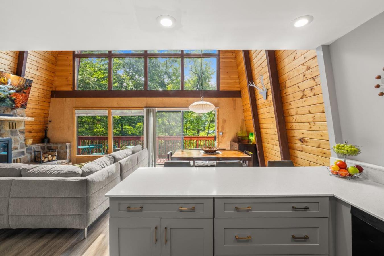 Chalet Treetops - 3bd/2bt Boutique W/mt Leconte Views In