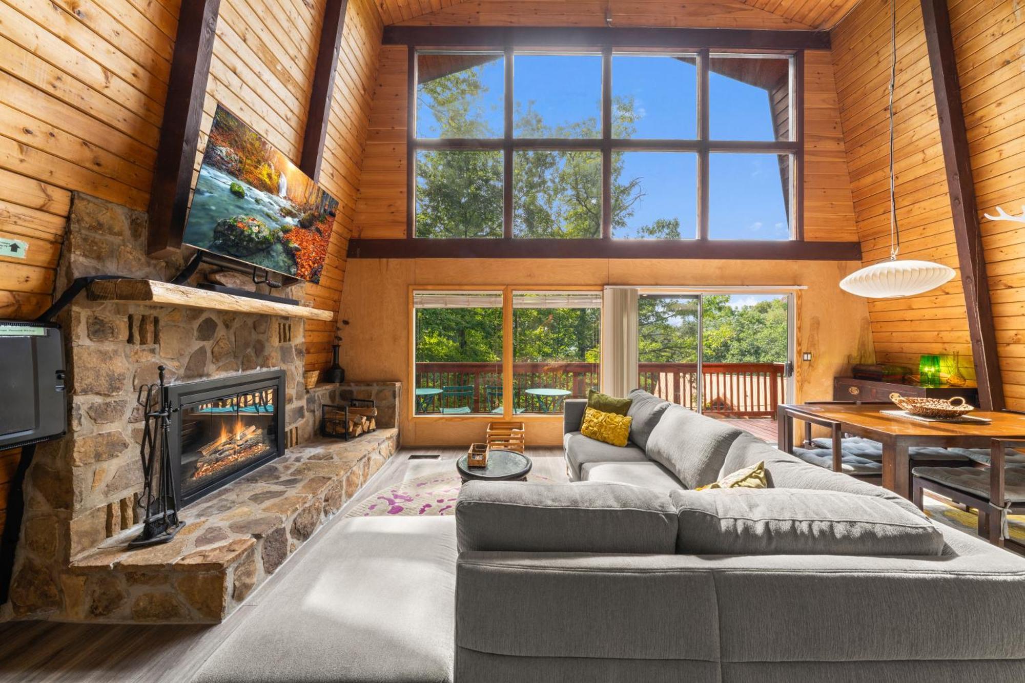 Treetops - 3bd/2bt Boutique W/mt Leconte Views In